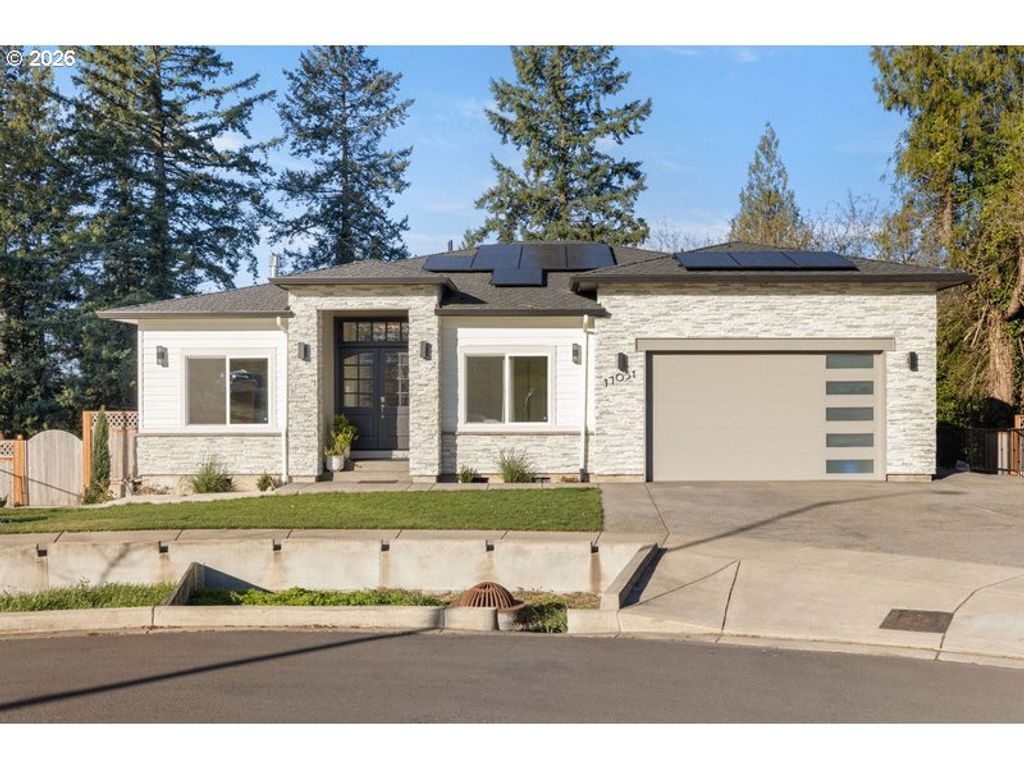 17051 Se MANLEY St, Portland, OR 97236
