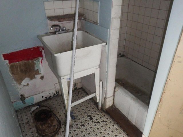 938 S 11th STREET, Milwaukee, WI 53204