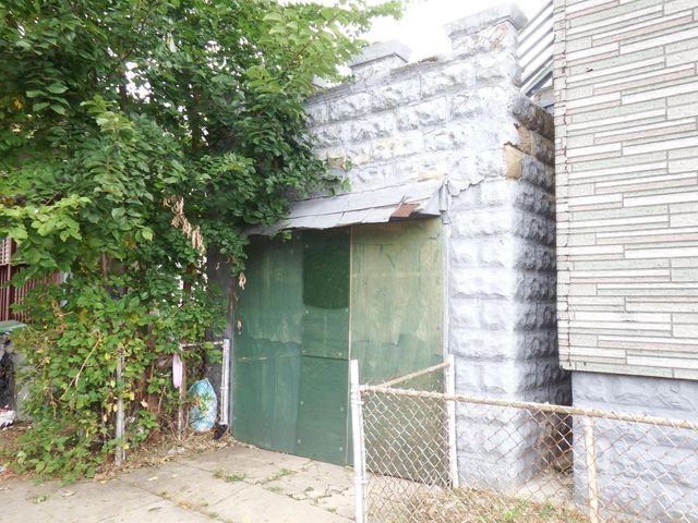 938 S 11th STREET, Milwaukee, WI 53204