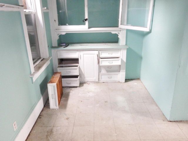 938 S 11th STREET, Milwaukee, WI 53204