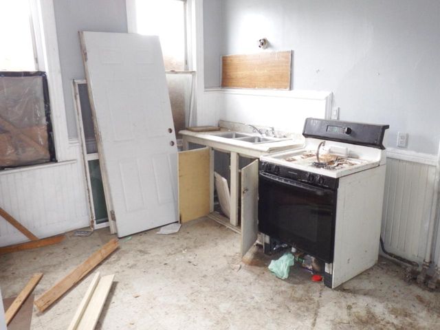 938 S 11th STREET, Milwaukee, WI 53204