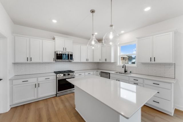 7544 Lower 42nd Street N, Oakdale, MN 55128