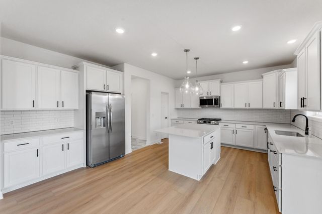 7544 Lower 42nd Street N, Oakdale, MN 55128