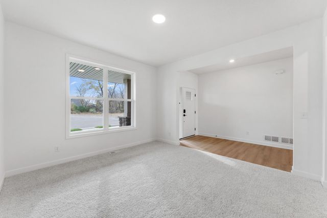 7544 Lower 42nd Street N, Oakdale, MN 55128