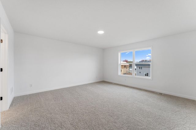 7544 Lower 42nd Street N, Oakdale, MN 55128