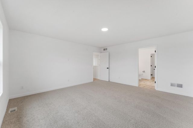 7544 Lower 42nd Street N, Oakdale, MN 55128