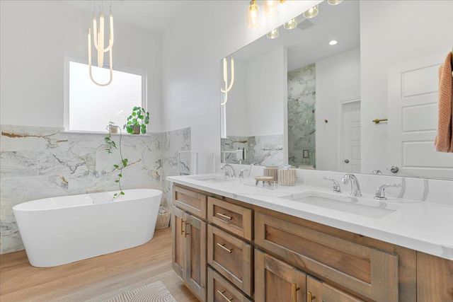 133 Lake Point WAY, Bastrop, TX 78602