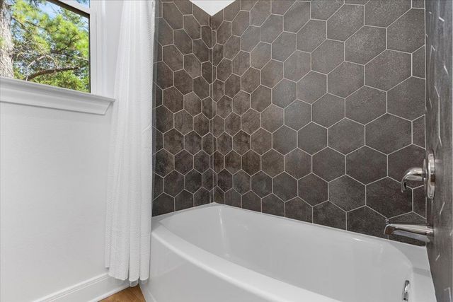 133 Lake Point WAY, Bastrop, TX 78602