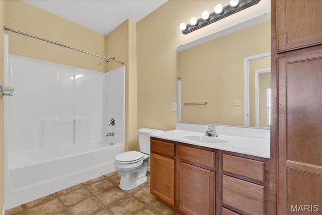 29 Kassebaum Lane 304, Unincorporated, MO 63129