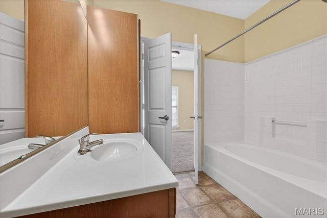 29 Kassebaum Lane 304, Unincorporated, MO 63129