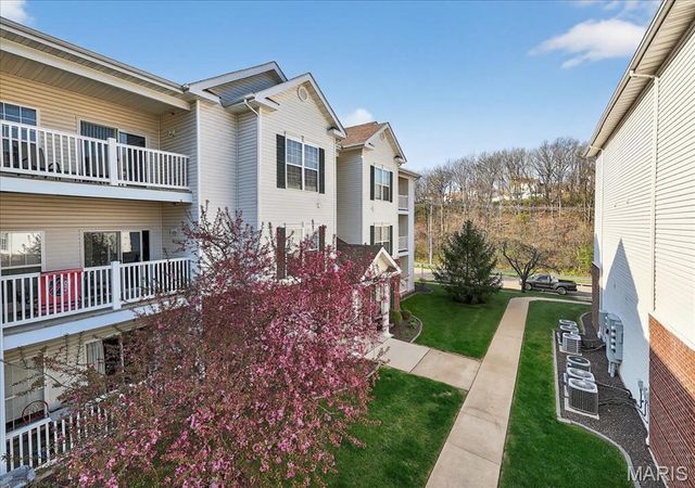 29 Kassebaum Lane 304, Unincorporated, MO 63129