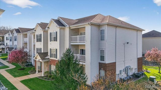 29 Kassebaum Lane 304, Unincorporated, MO 63129