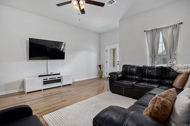 11589 Regal St, Denham Springs, LA 70726