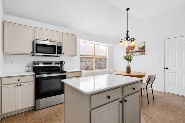 444 Dove Lane, Fort Worth, TX 76108