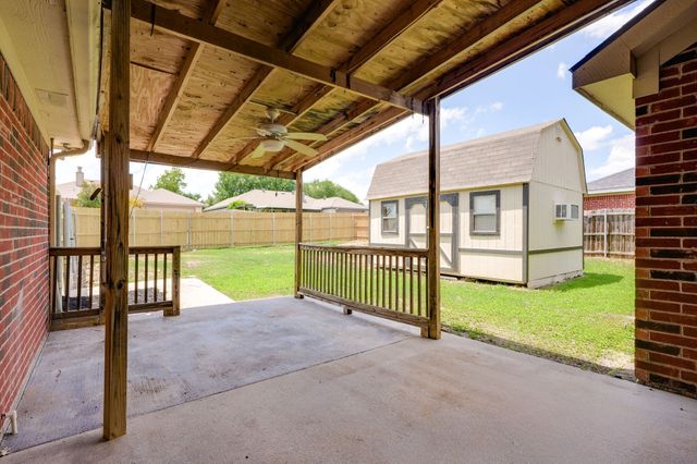 444 Dove Lane, Fort Worth, TX 76108