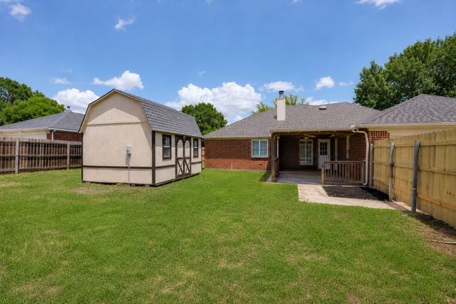 444 Dove Lane, Fort Worth, TX 76108