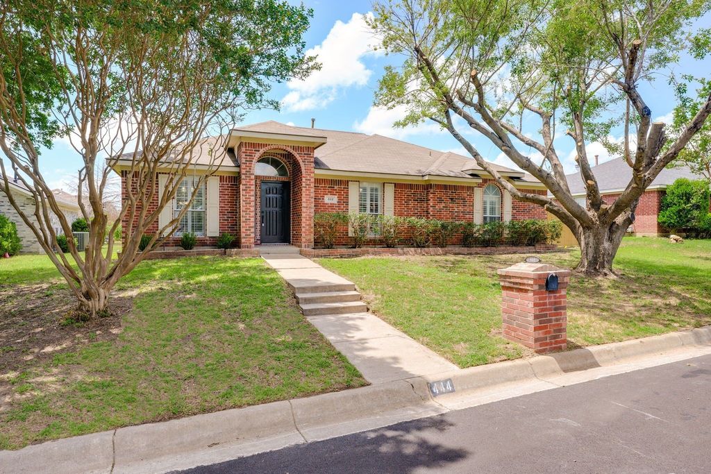 444 Dove Lane, Fort Worth, TX 76108