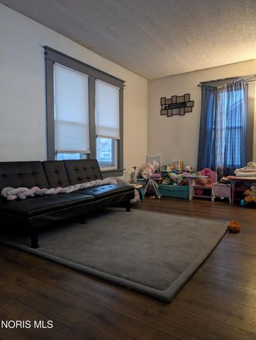 1017 Wayne Avenue, Defiance, OH 43512