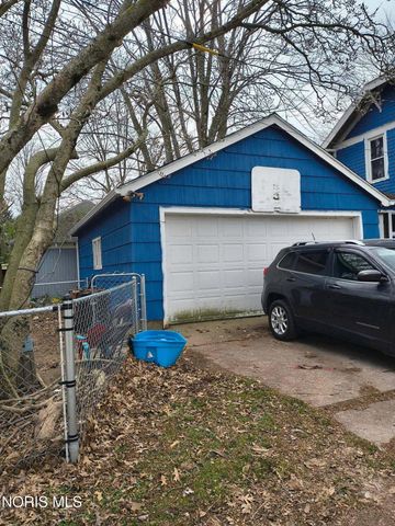 1017 Wayne Avenue, Defiance, OH 43512