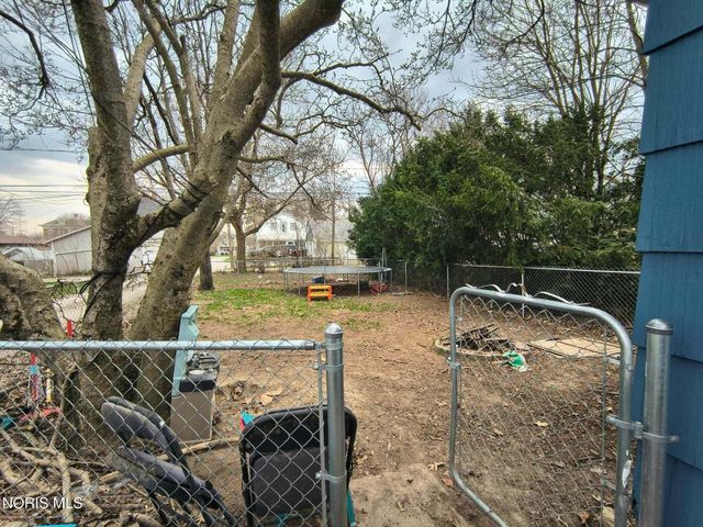 1017 Wayne Avenue, Defiance, OH 43512