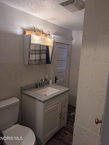 1017 Wayne Avenue, Defiance, OH 43512