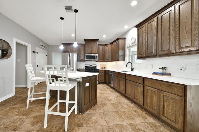 2398 Settlers Way Drive, Sealy, TX 77474