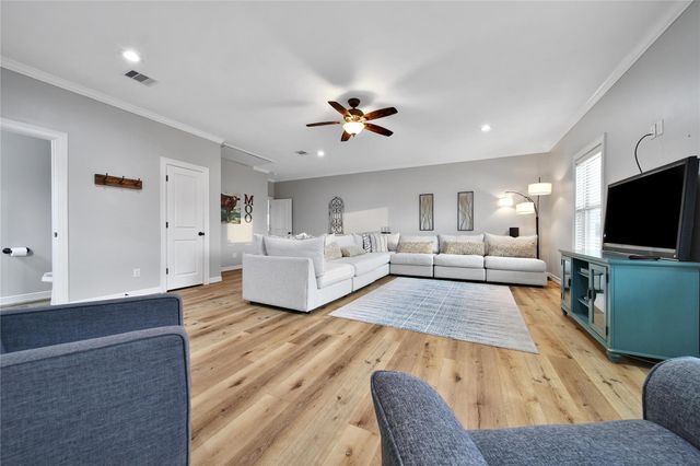 2398 Settlers Way Drive, Sealy, TX 77474