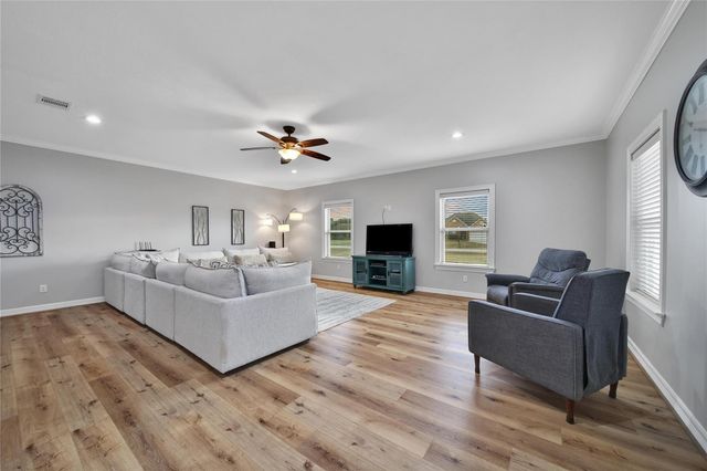 2398 Settlers Way Drive, Sealy, TX 77474