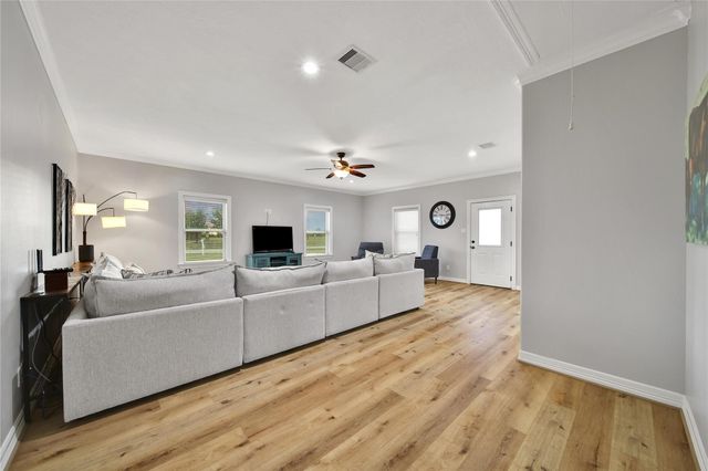 2398 Settlers Way Drive, Sealy, TX 77474