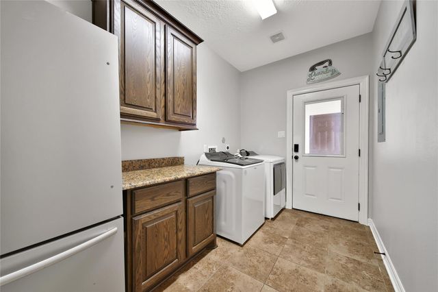 2398 Settlers Way Drive, Sealy, TX 77474