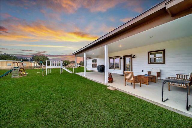 2398 Settlers Way Drive, Sealy, TX 77474