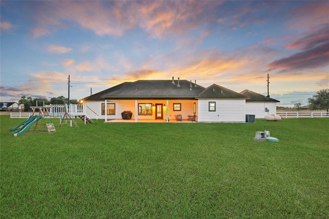 2398 Settlers Way Drive, Sealy, TX 77474