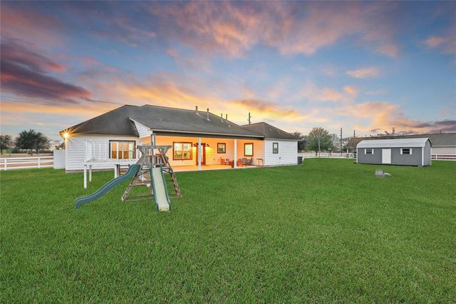 2398 Settlers Way Drive, Sealy, TX 77474