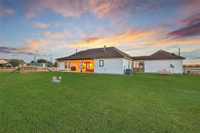 2398 Settlers Way Drive, Sealy, TX 77474