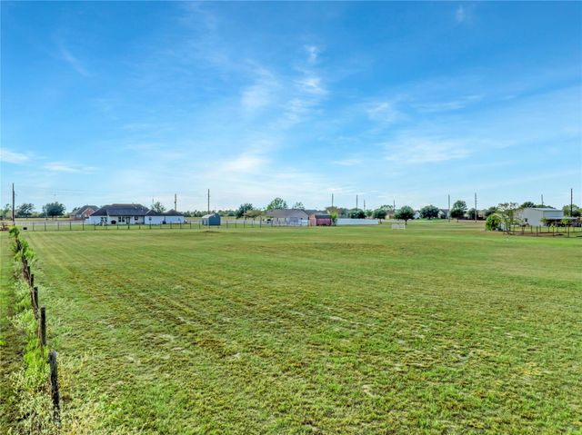 2398 Settlers Way Drive, Sealy, TX 77474