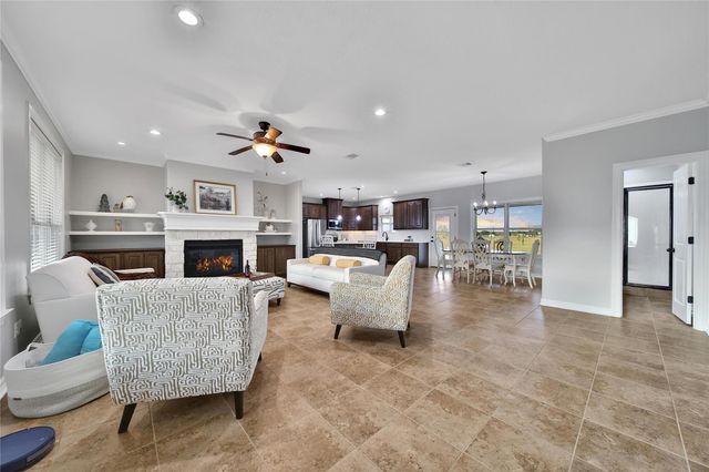 2398 Settlers Way Drive, Sealy, TX 77474