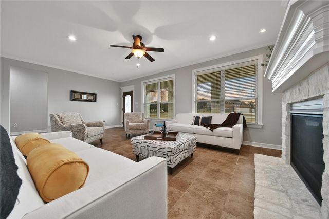 2398 Settlers Way Drive, Sealy, TX 77474