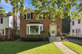 2107 Lincolnwood Drive, Evanston, IL 60201