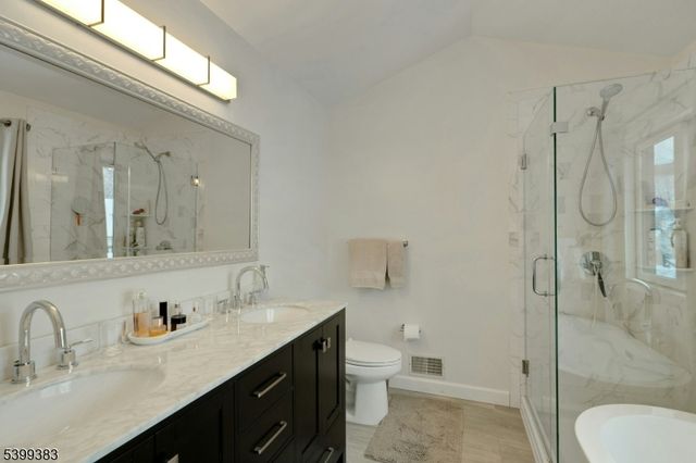 16 Tall Oaks Ln, Mount Olive Twp., NJ 07828