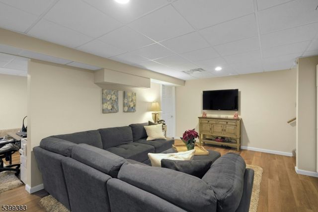 16 Tall Oaks Ln, Mount Olive Twp., NJ 07828