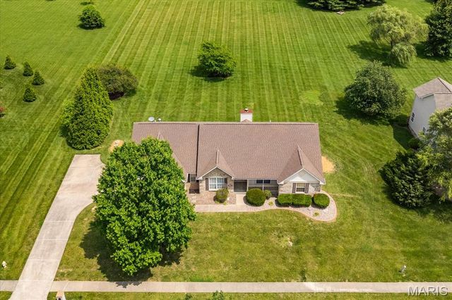 1901 Cedarwood Trail, Belleville, IL 62226