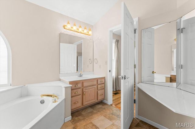 1901 Cedarwood Trail, Belleville, IL 62226