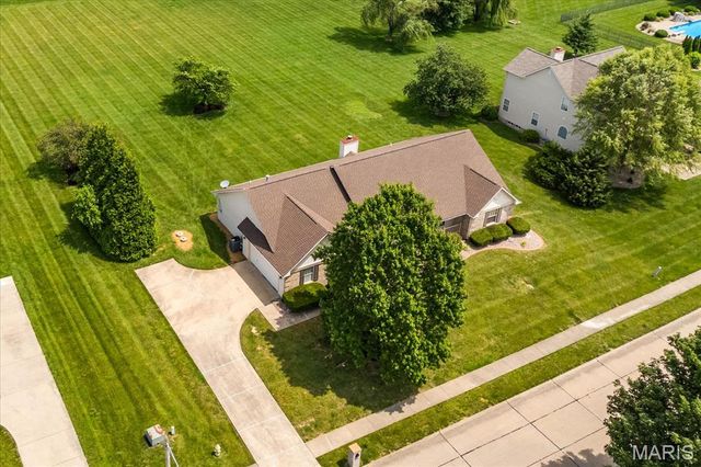 1901 Cedarwood Trail, Belleville, IL 62226