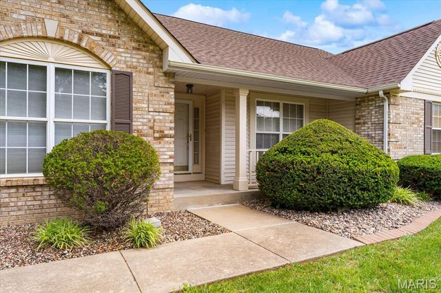 1901 Cedarwood Trail, Belleville, IL 62226