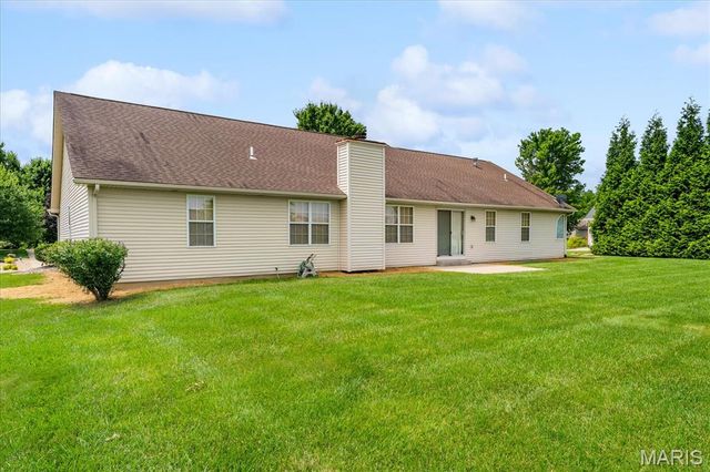 1901 Cedarwood Trail, Belleville, IL 62226
