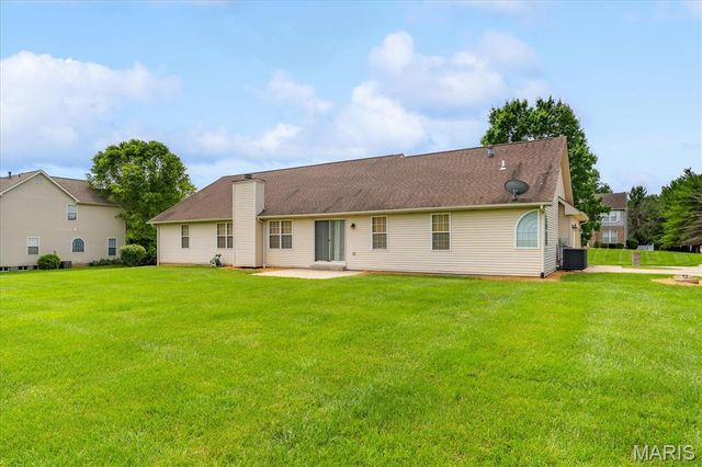 1901 Cedarwood Trail, Belleville, IL 62226