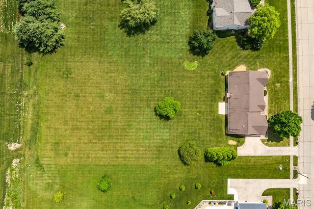 1901 Cedarwood Trail, Belleville, IL 62226