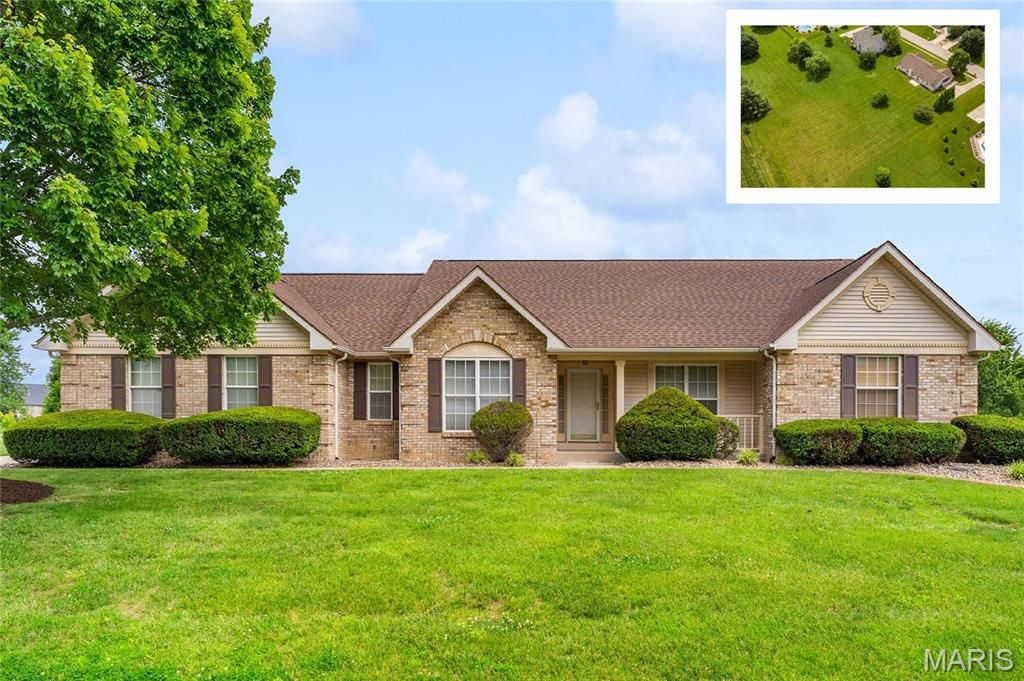 1901 Cedarwood Trail, Belleville, IL 62226