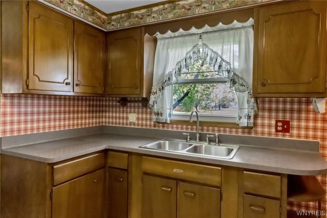 291 Carriage Park, West Seneca, NY 14224
