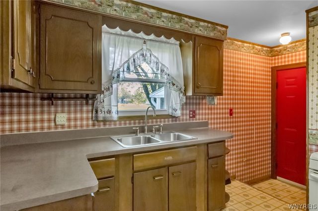 291 Carriage Park, West Seneca, NY 14224